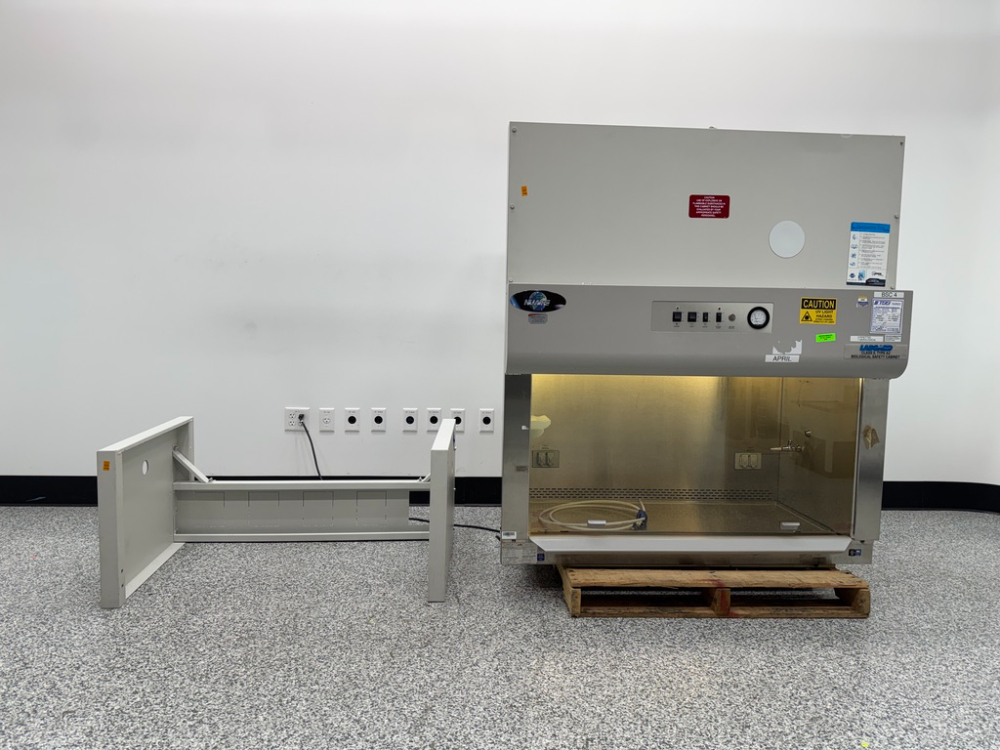 Image of NuAire LabGard NU-425-400 Class II Type A2 4' Biological Safety Cabinet.